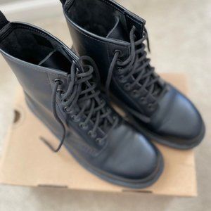 Women's Dr Martens 1460 Mono Smooth Leather Lace up Boots Size 9